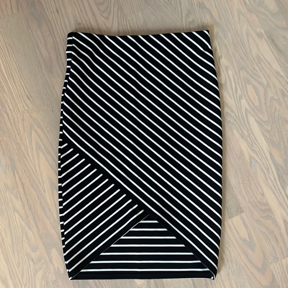 Zara pencil skirt - Picture 1 of 3